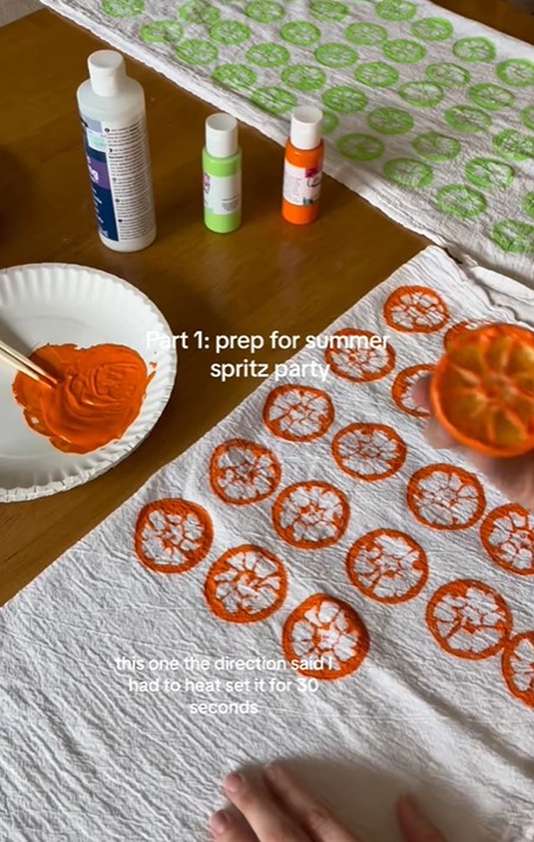 tischdecke bestempeln mit zitronenhälfte