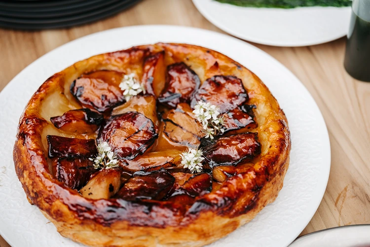 upside down apfelkuchen direkt vom grill