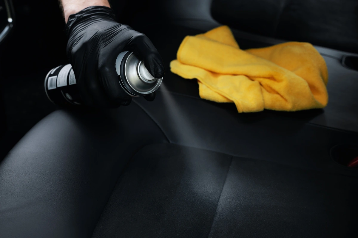 alcantara reinigen wie sie ihre autositze, sofa & co. wieder sauber machen können!