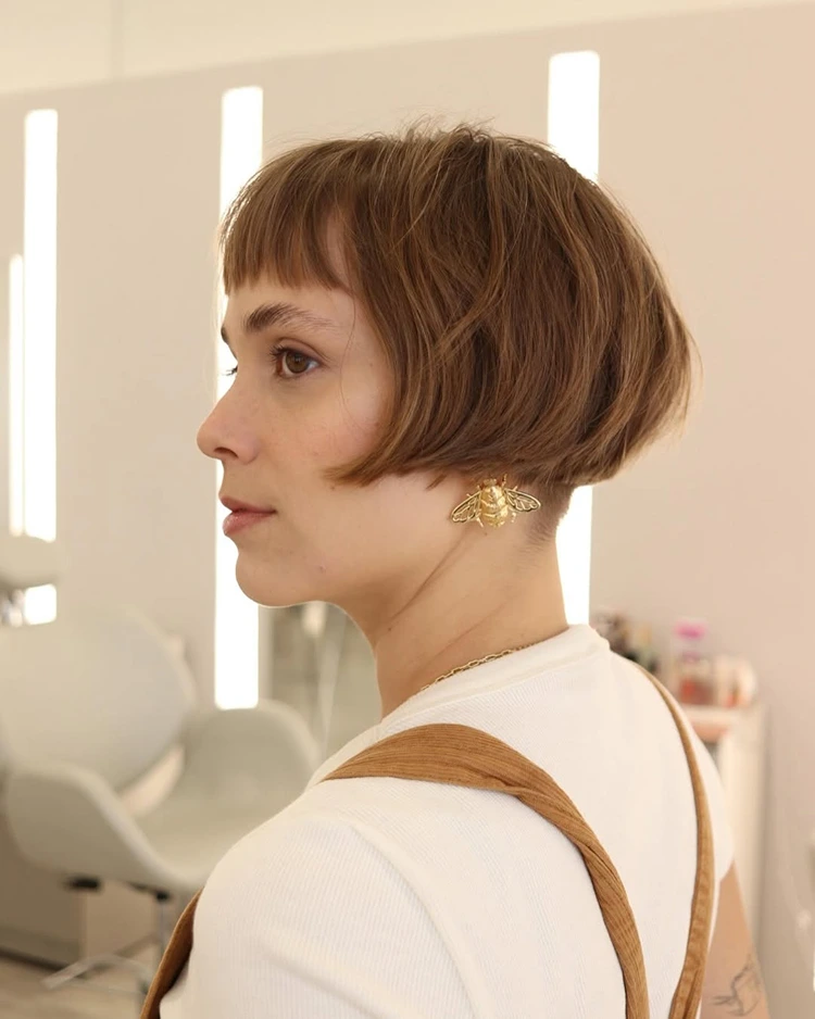 bob mit untercut und nackenbogen