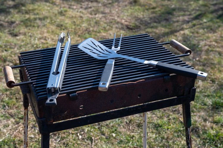 bonus tipp methoden zum reinigen von grillzubehör