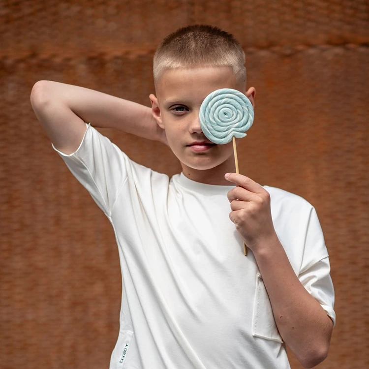 buzz cut raspelkurzer haarschnitt für jungen
