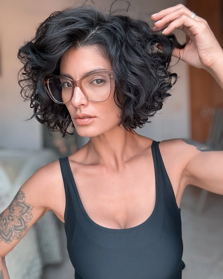 curly bob mit bogen am nacken