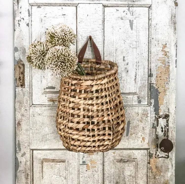 deko mit getrocknetem allium für den eingang