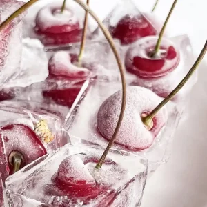 eingefrorene Kirschen für Eiswürfel oder Cocktail Deko