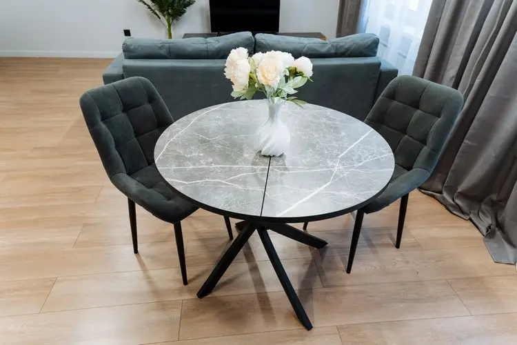 Esstische mit runder Form sind aufgrund fehlender Ecken sicherer