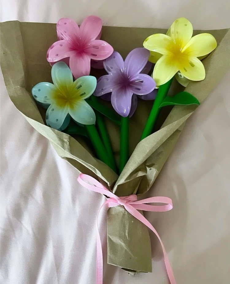 flower claw clip blumenstrauß als geschenk für schwester, mutter, freundin