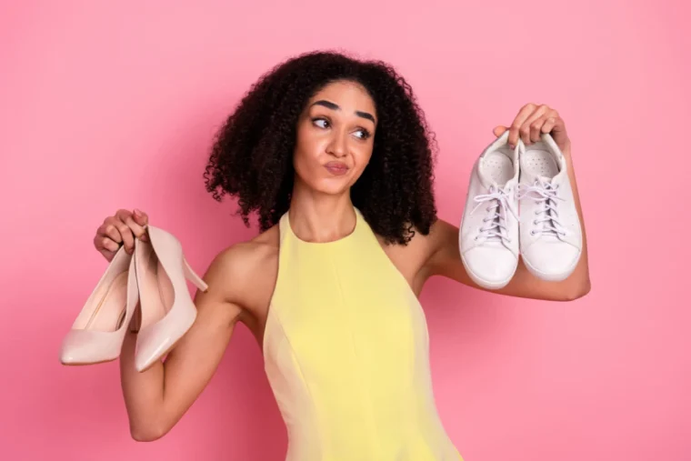 gelbes kleid mit welche schuhe