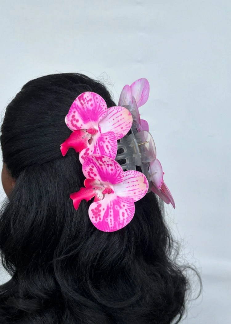 halb hochgesteckte frisur mit spange