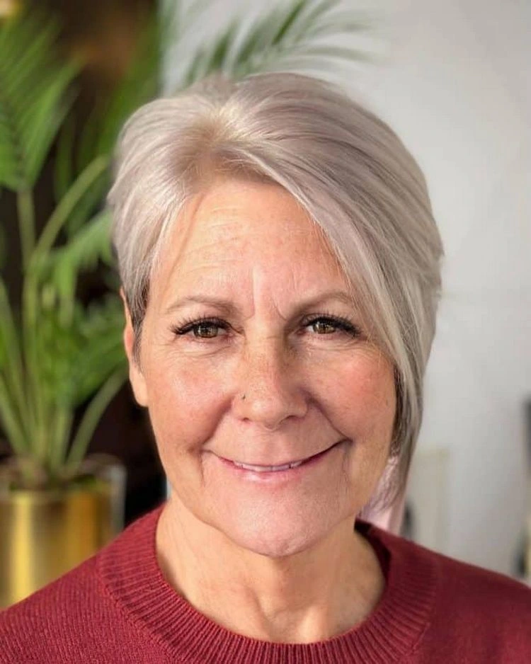 langer pixie cut mit seitenscheitel