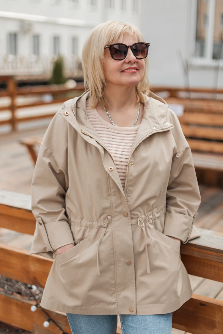 leichter frühlingsparka mit taillenzug – ideal für unbeständiges maiwetter