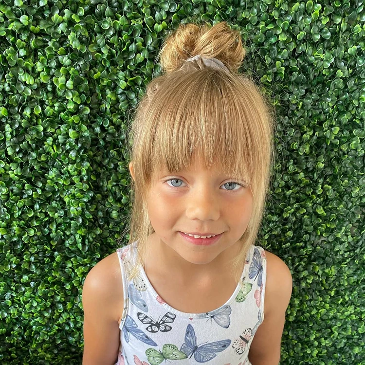 mädchen mit geradem pony tinkerbell look