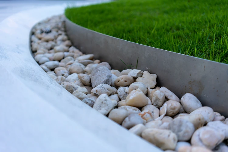 metall rasenkante noch blank