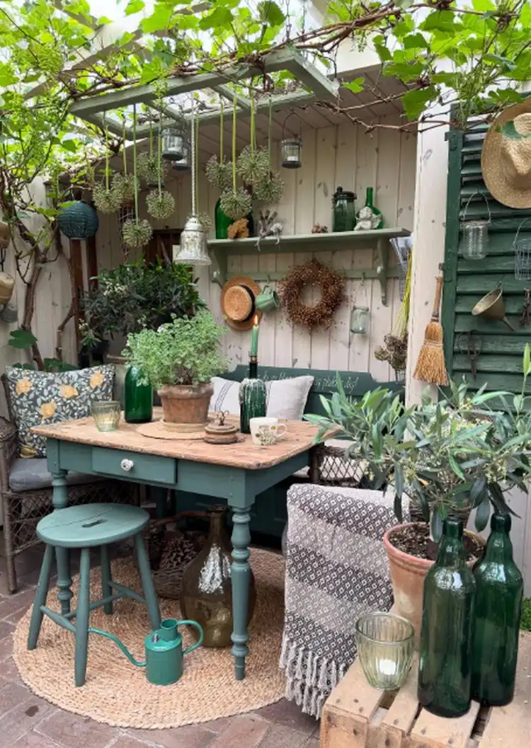 mit einer allium girlande sorgen sie für wow effekt im freien