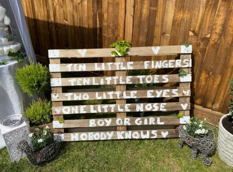 partytafel mit europaletten