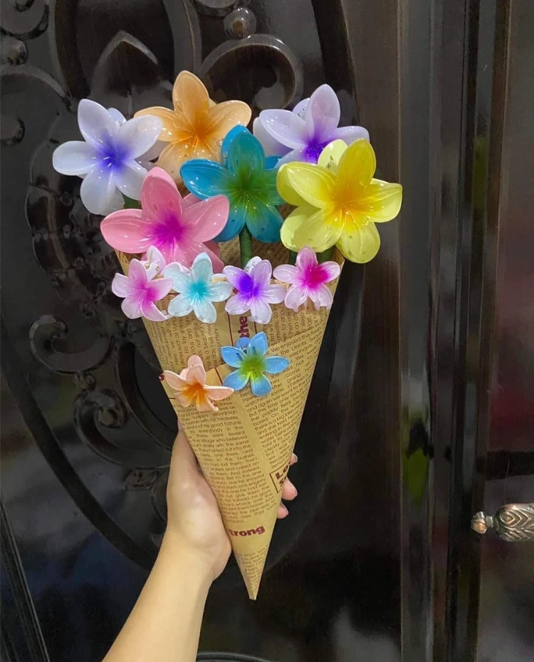 schöner flower claw clip blumenstrauß als kreatives geschenk