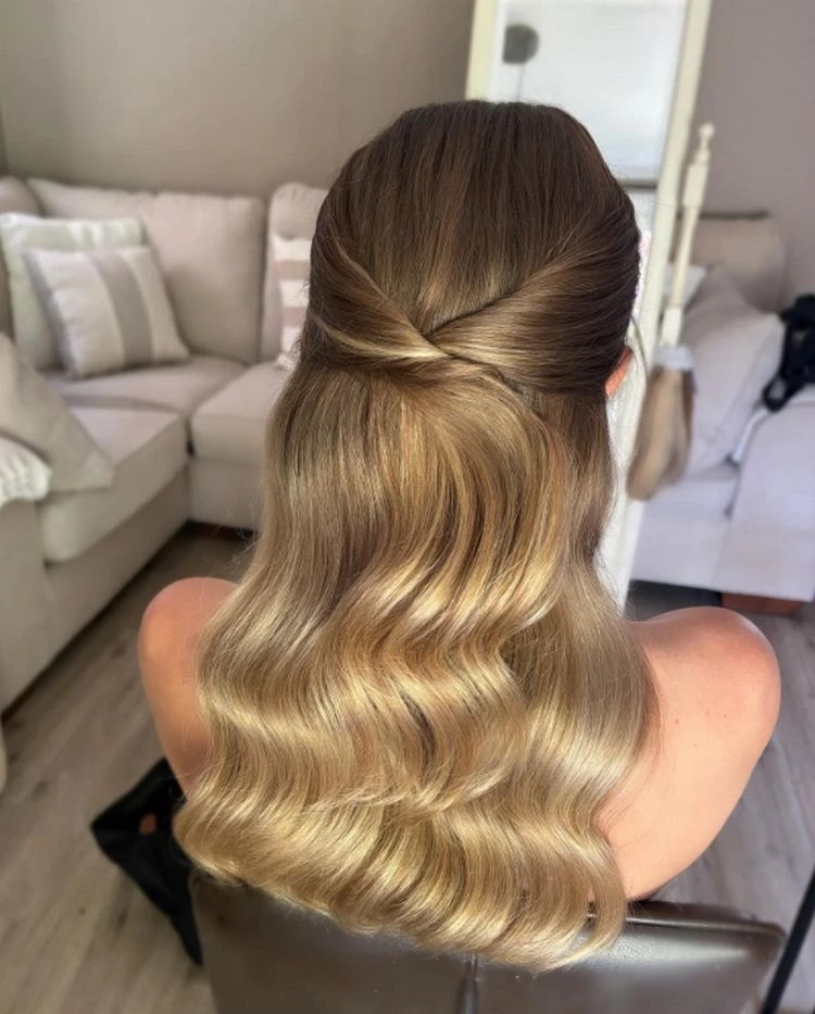 sleek halb offene frisur