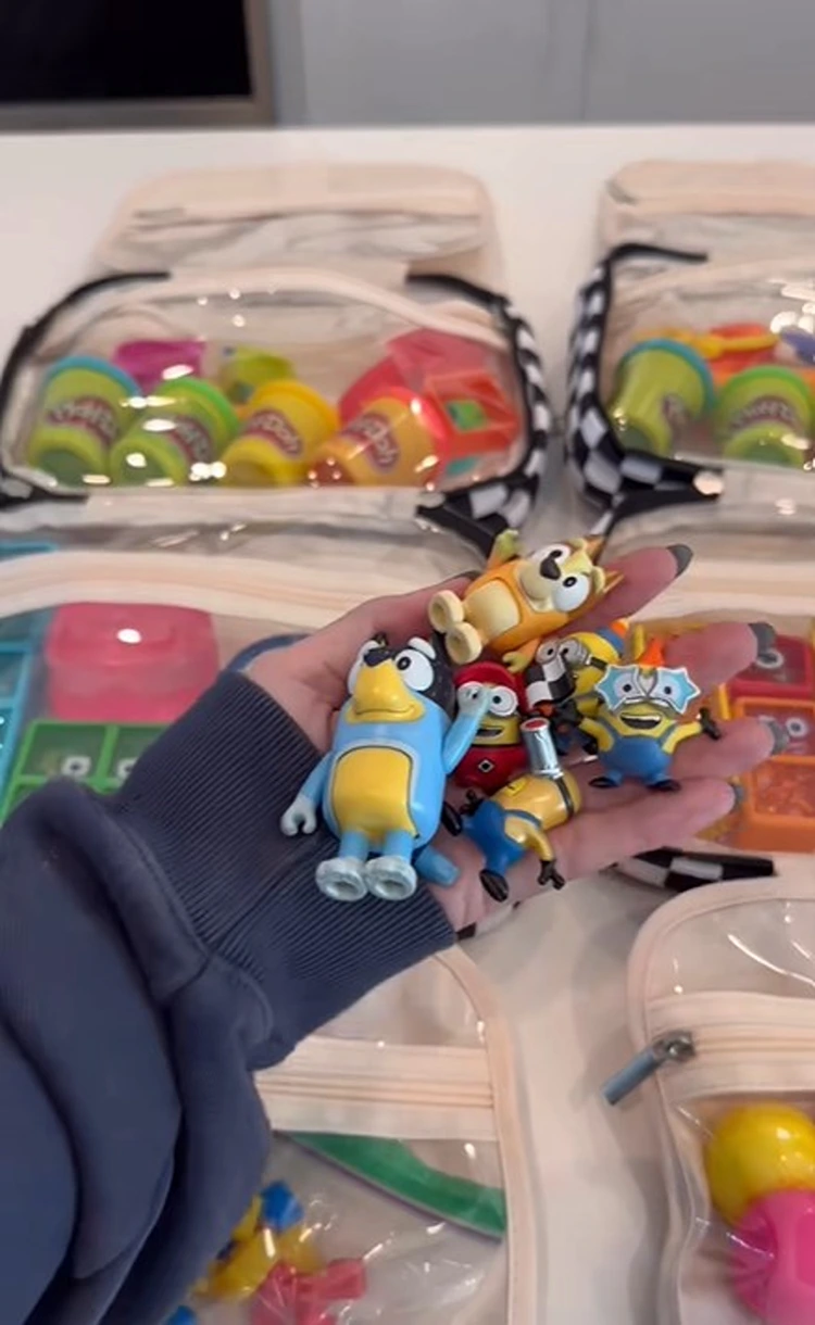 spielfiguren im handgepäck für kleinkinder