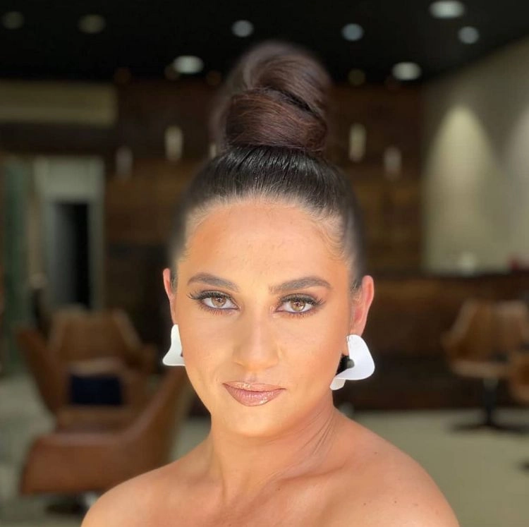 trendy hochsteckfrisur, die leicht zum stylen ist