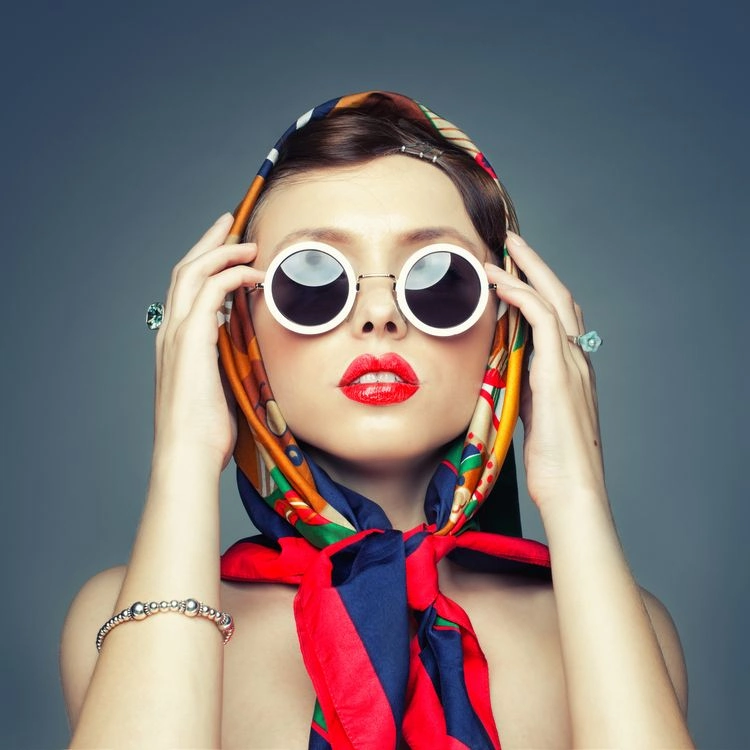 Kopftuch als Sommertrend 2025: Das angesagte Haaraccessoire