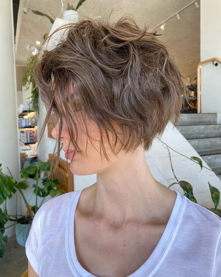 wavy bob haarschnitt mit bogen