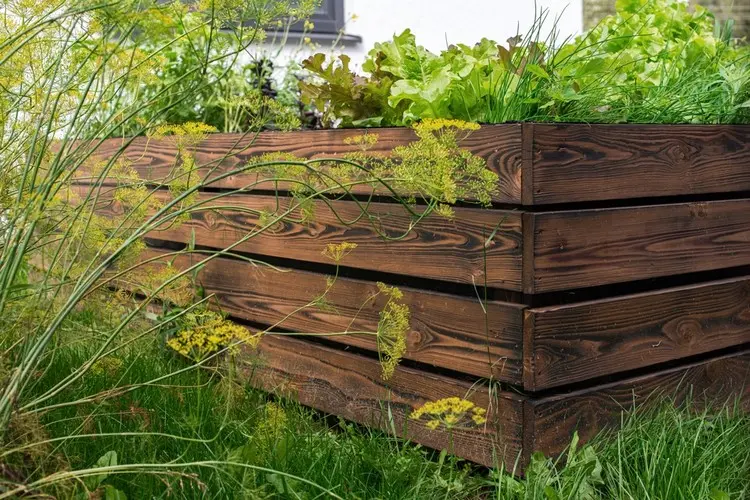Alte Holzbretter für den Nutzgarten verwerten für erhöhte Beete