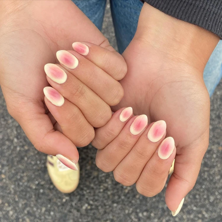 august nagel trends aura nails