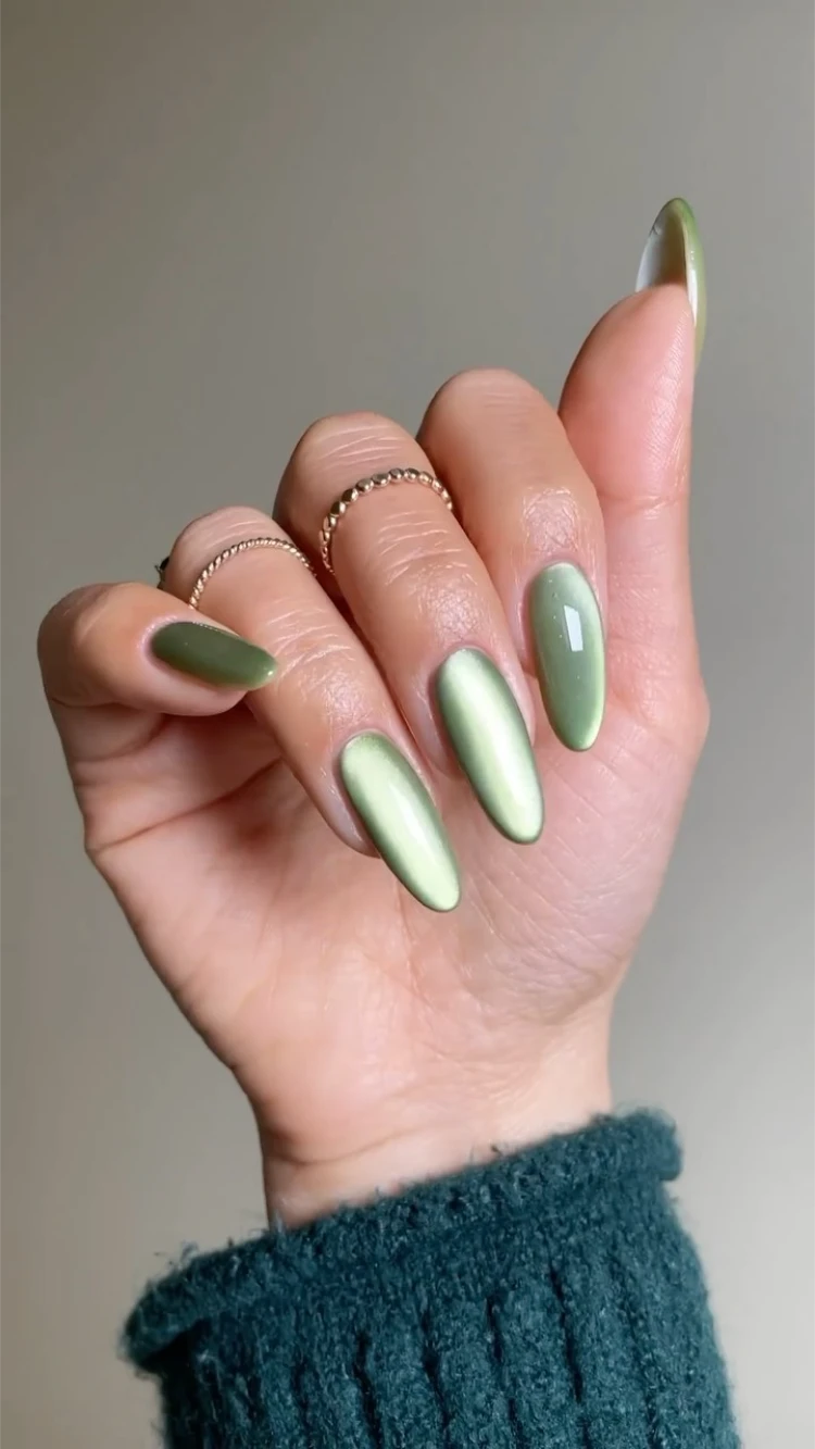 august nageltrends in peridotgrün