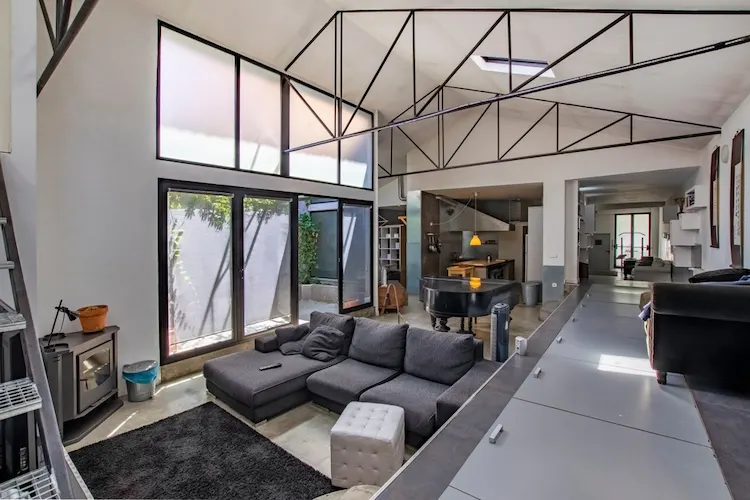 Balkontür von Boden bis Decke modernes Haus 