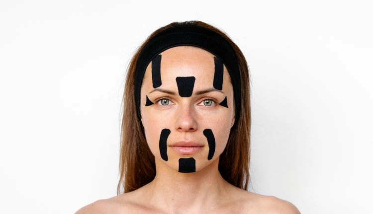 face taping gegen falten was ist dieser beauty trend