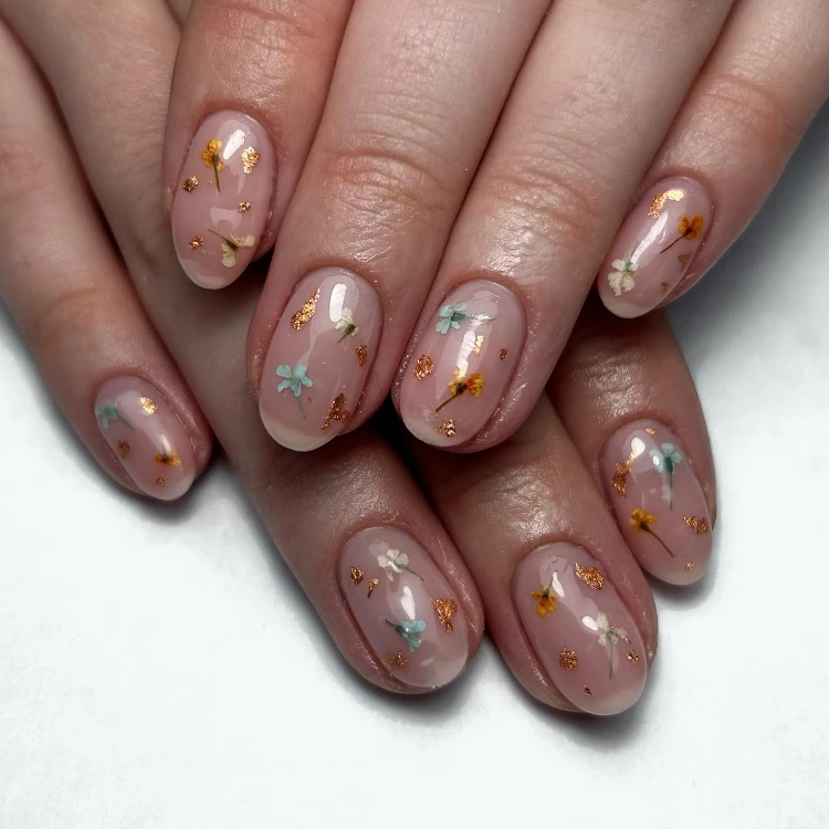 hochzeitsgäste nägel mit blümchen