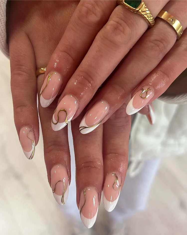 hochzeitsgäste nägel mit goldenen linien