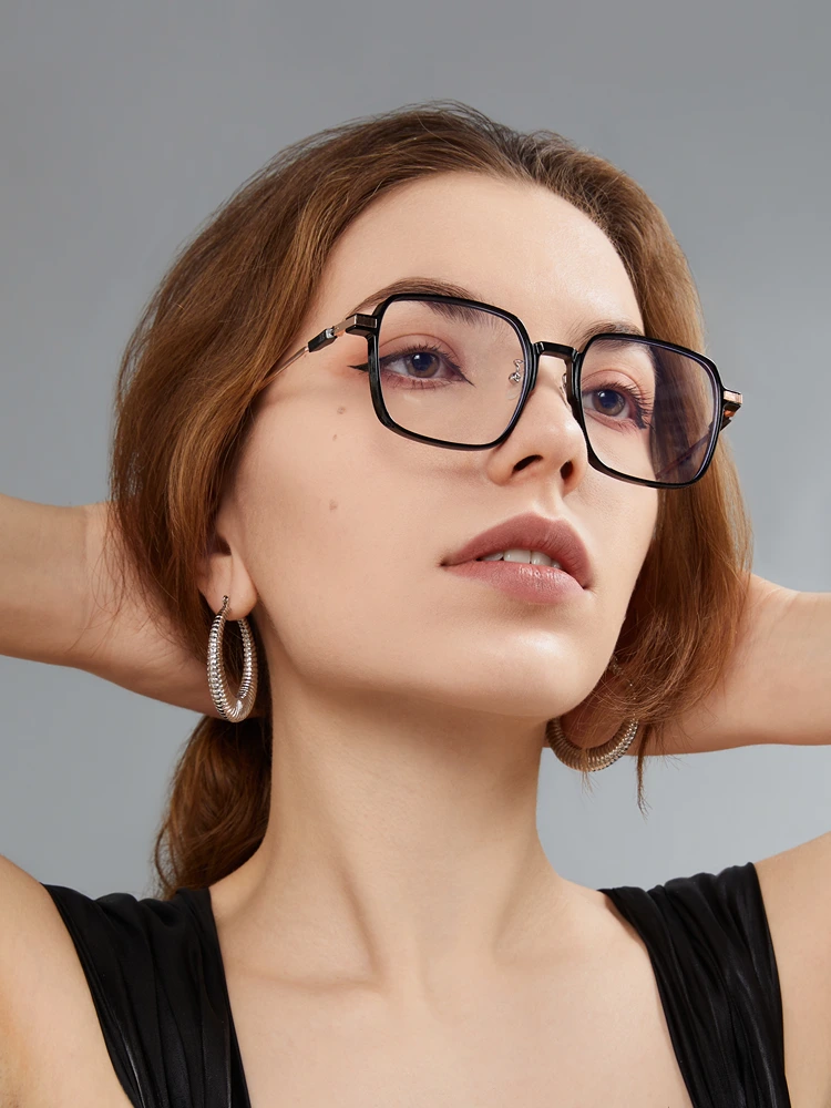 kantige brille mit schwarzem rahmen – urbaner style mit dezentem glamour
