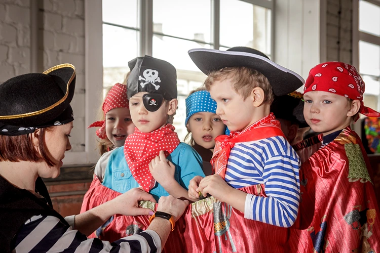 kindergeburtstag bei regen ideen geheimnisvolle schatzsuche piraten