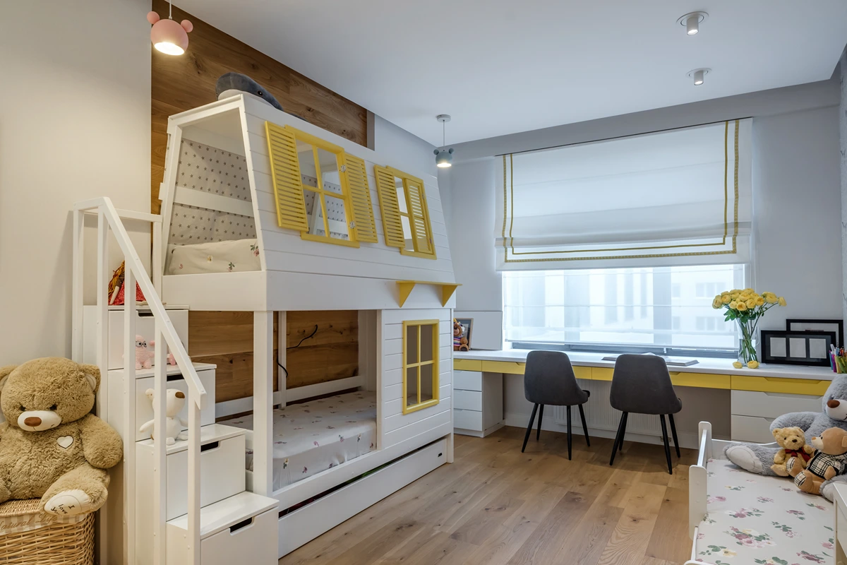 kinderzimmer mit 3 betten auf kleiner fläche – ideal aufgeteilt für drei kinder