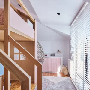 kinderzimmer mit dachschräge und hochbett