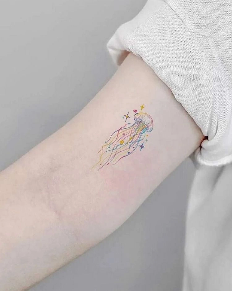 kleine und feine tätowierungen