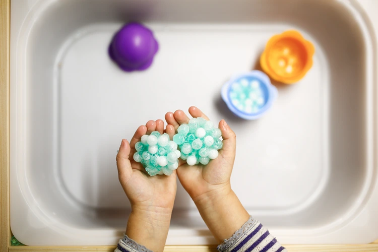 kugeln aus eingefrorenen wasserperlen