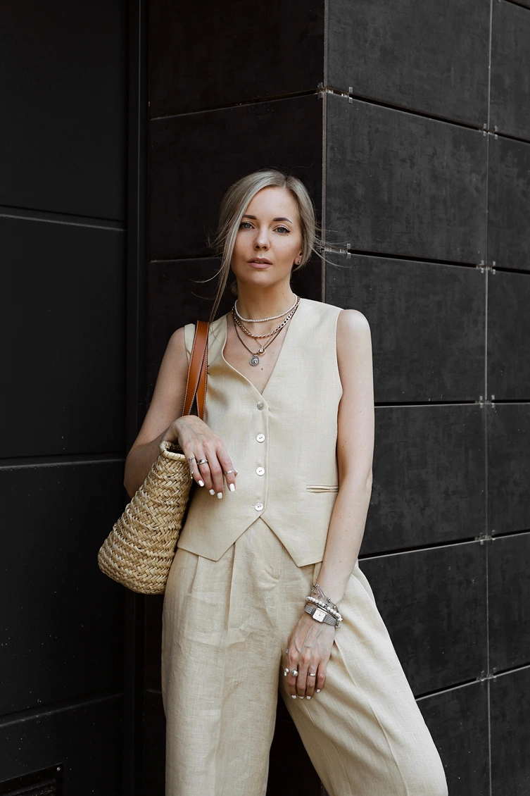 leinenweste mit passender hose und basttasche