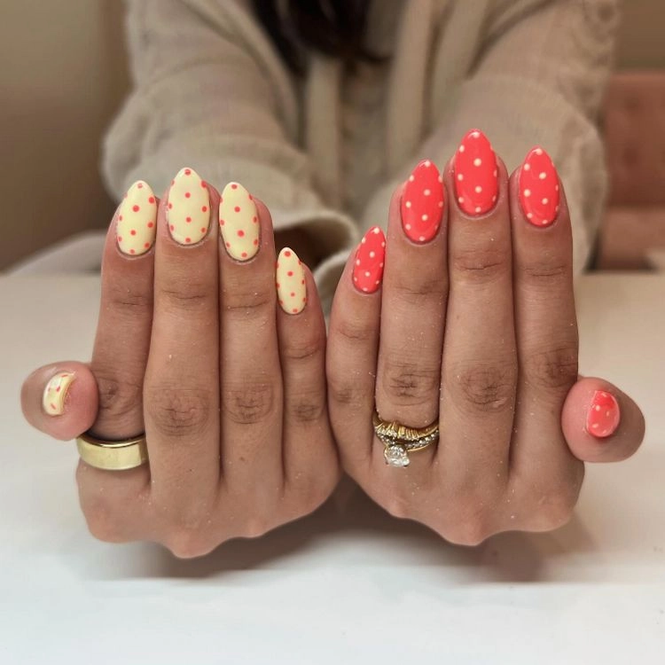 maniküre mit farbkombinationen