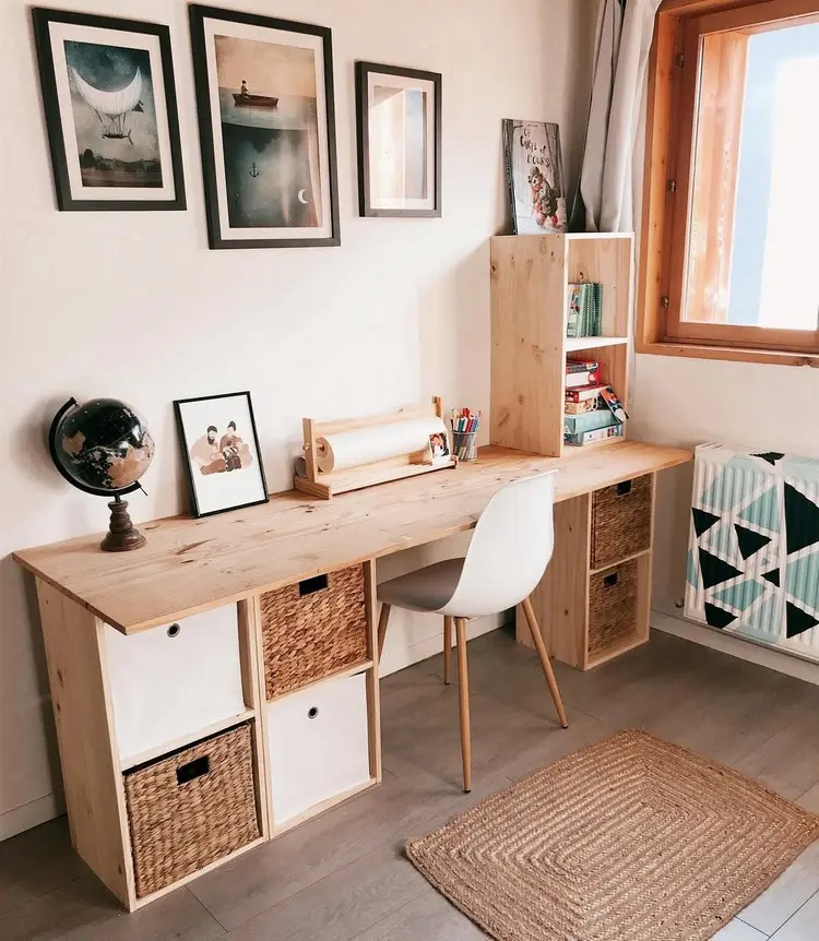 Mehrere Trofast-Regale mit einer breiten Arbeitsplatte ausstatten