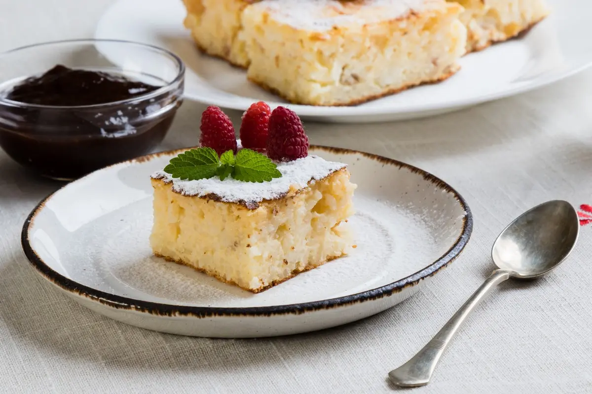 Milchreis-Kuchen mit Mandeln und Amaretto backen