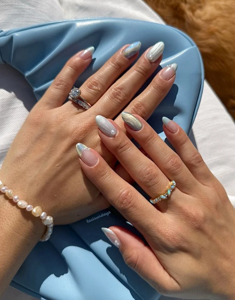 nageldesigns für den sommer mit glitzer meerjungfrau style