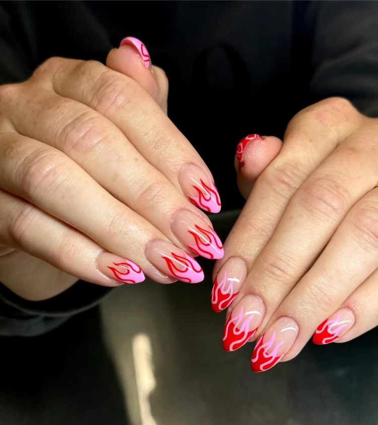 nageltrends im august flammen design