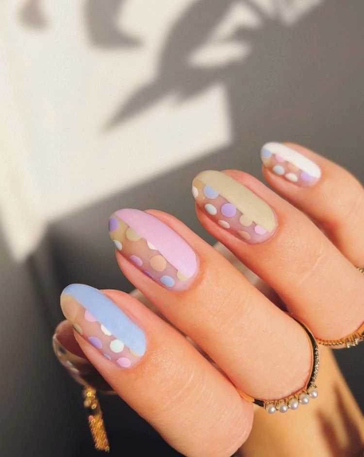 polka dot nails für den sommer 2025
