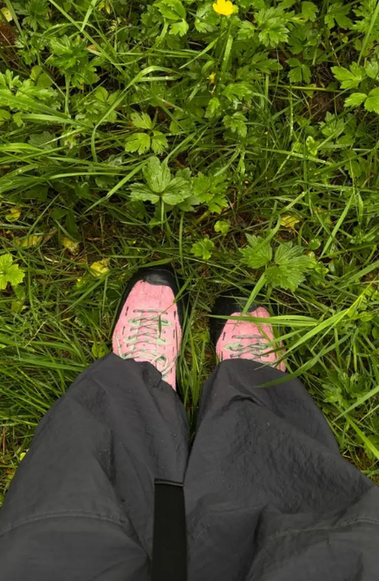 sneaker trends für den sommer 2025 retro laufschuhe und gorpcore stil