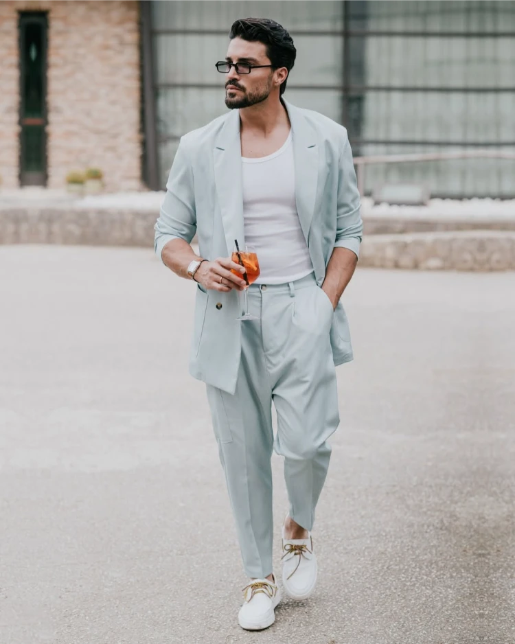 sommer abend monochromer look outfit herren