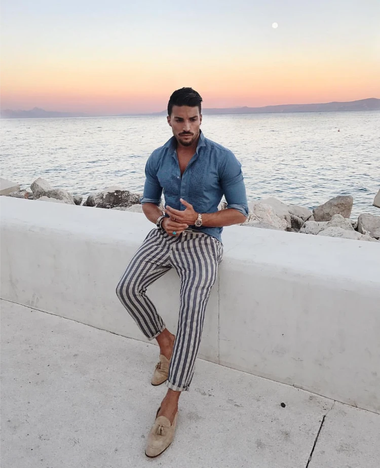 sommer abend outfit herren blau hemd und chinos