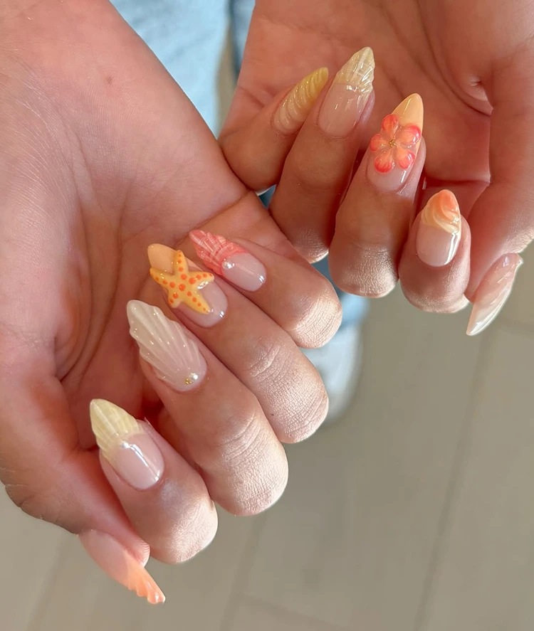 sommer nageldesign in peach mit 3d elementen