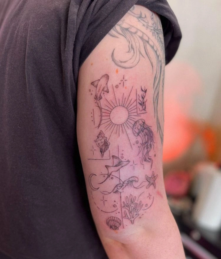 tattoo mit verschiedenen meer motiven